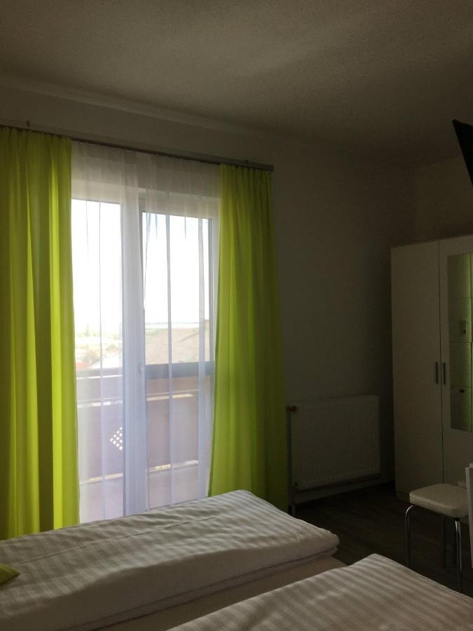 Pension Seeblick Latzko Neusiedl am See Exteriör bild